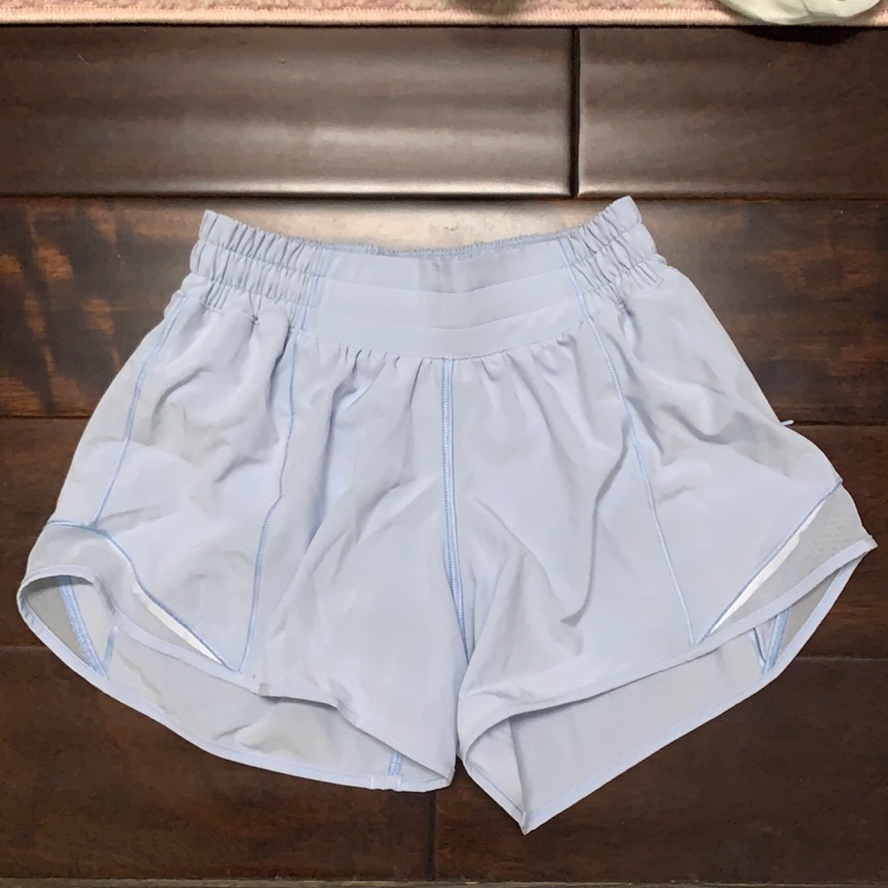 Lululemon Hotty Hot Short II Long 4” in Daydream